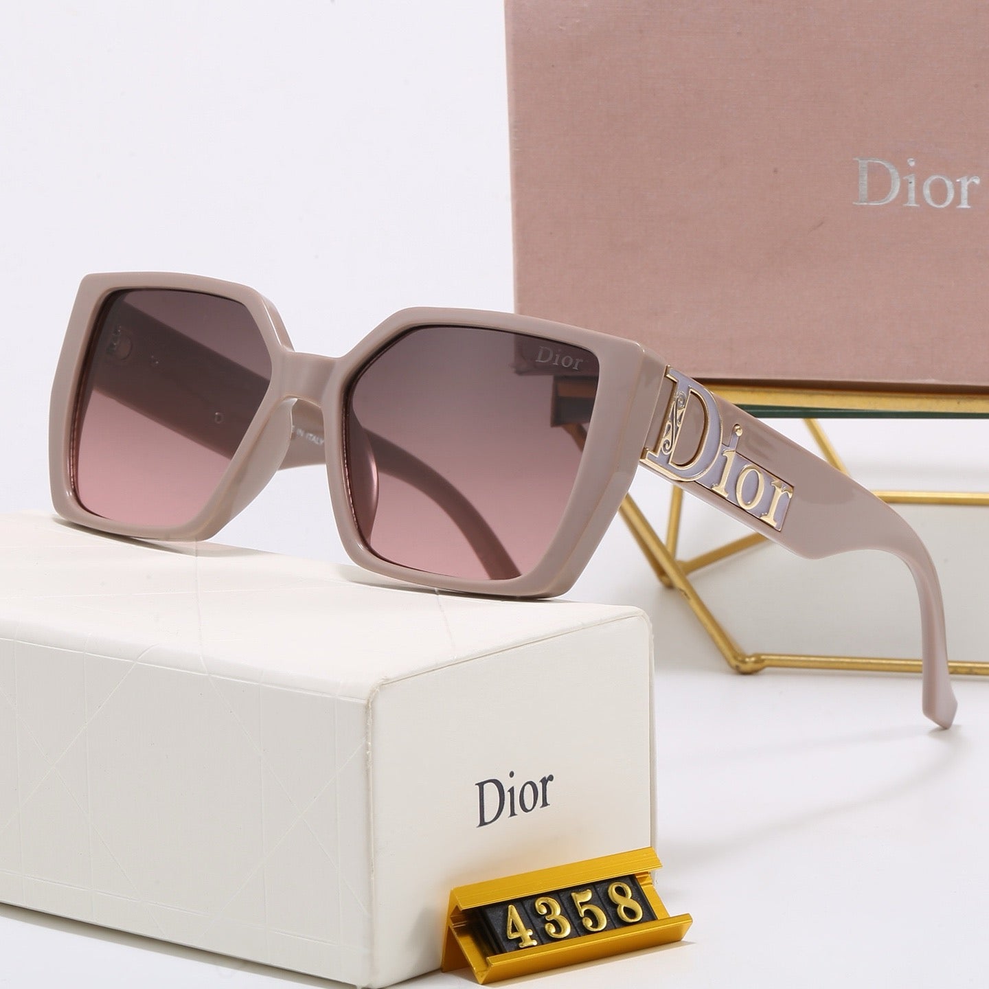 6-Color Fashion Sunglasses with CD Lettering