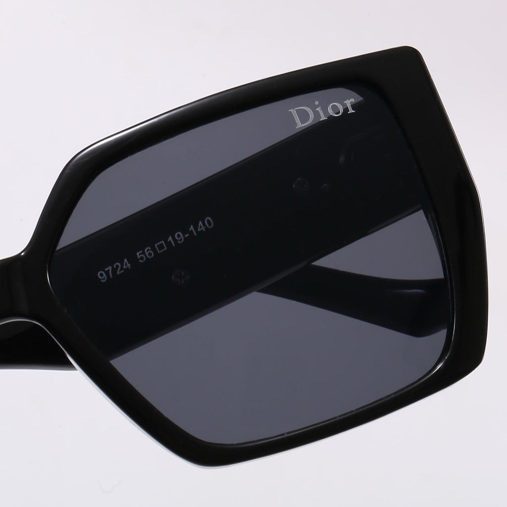 6-Color Fashion Sunglasses with CD Lettering
