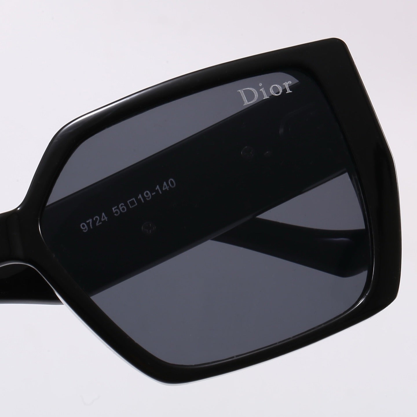 6-Color Fashion Sunglasses with CD Lettering